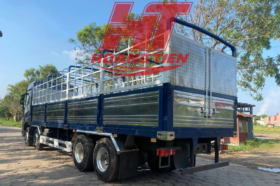 Dịch vụ đóng thùng xe tải - Hoàng Tiến Auto (16)