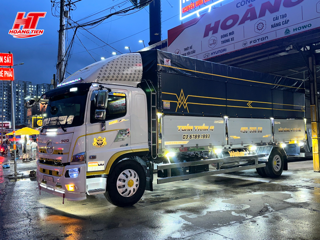 Hino FG thùng mui bạt