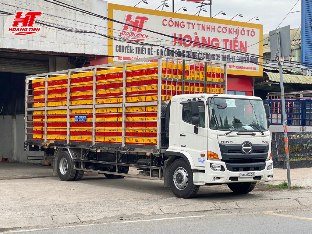 Hino FG thùng gia cầm