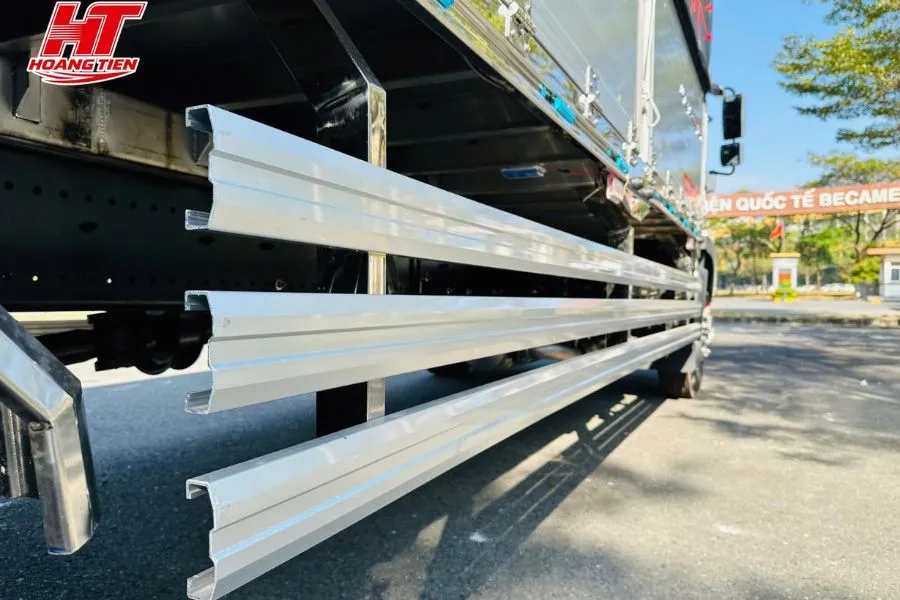 Xưởng Hoàng Tiến Auto – đóng thùng xe tải TP.HCM (ảnh 2)